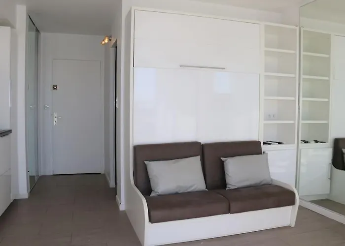 20, Heliopolis D Au Village Naturiste * Agde